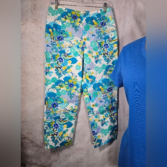 NYC Design Co Sz 8 Bright White Blue & Yellow Floral Capris Made In USA EUC - Picture 3 of 5